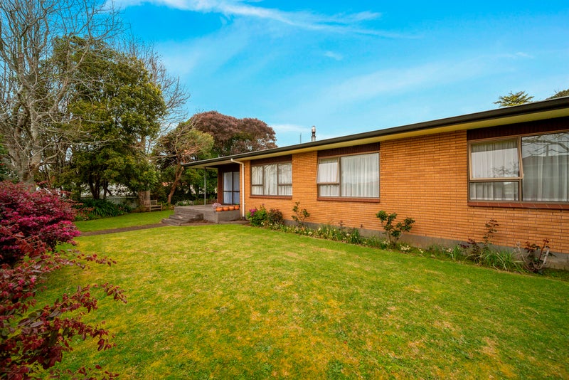 32 Kauri Street, Merrilands, New Plymouth - Carousel 1