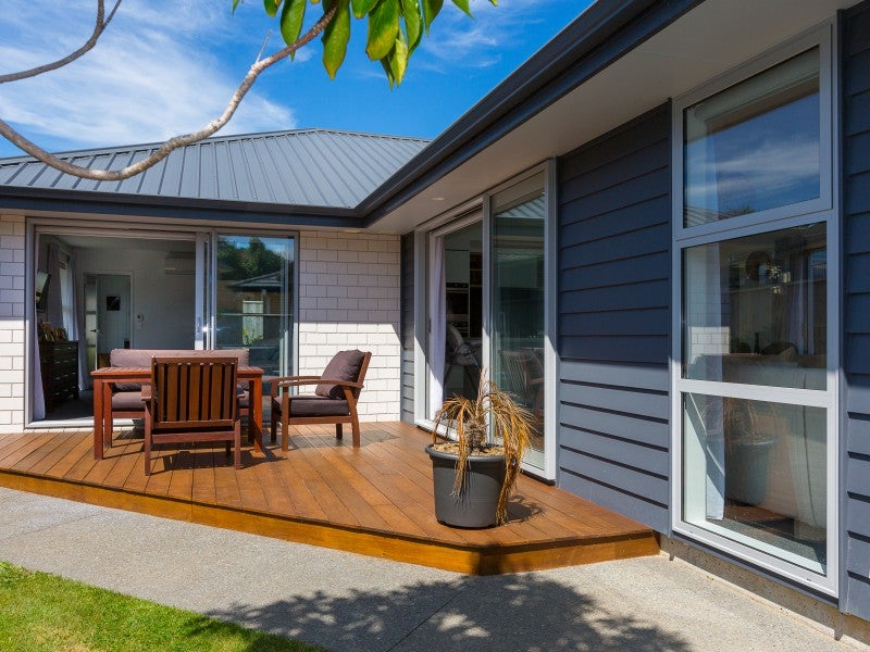 3 Garrett Drive, Whalers Gate, New Plymouth - Carousel 1