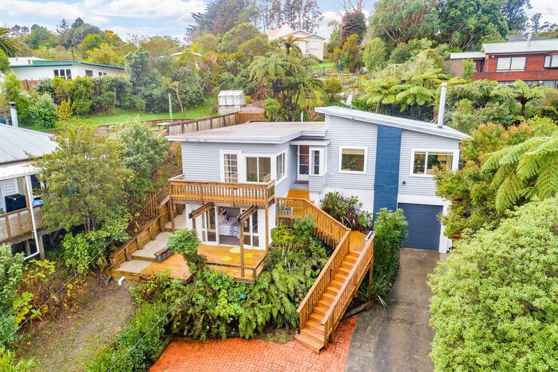 80 Park Road, Belmont, Lower Hutt - Carousel 1