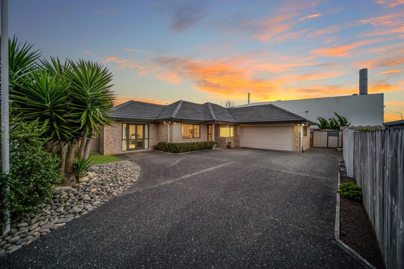 13 Tolben Place, Golflands, Auckland - Carousel 1