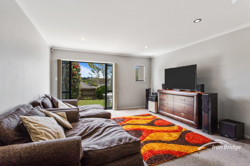 9 Vicente Place, Oteha, Auckland - Carousel 2