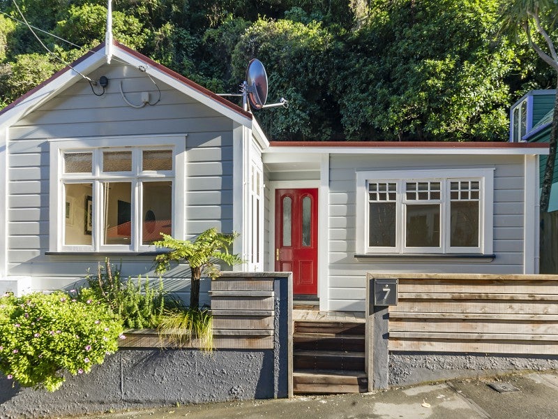 7 Norway Street, Aro Valley, Wellington - Carousel 1