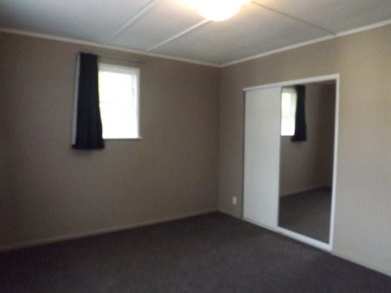 16 Hill Grove, Naenae, Lower Hutt - Carousel 10