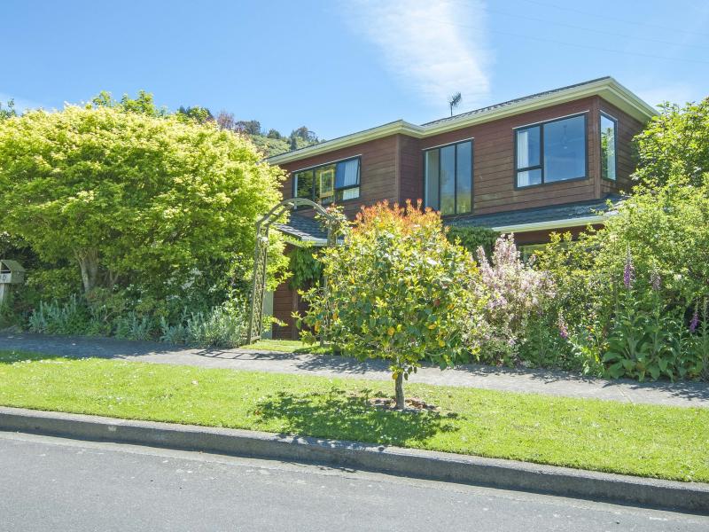 140 Tirohanga Road, Tirohanga, Lower Hutt - Carousel 1