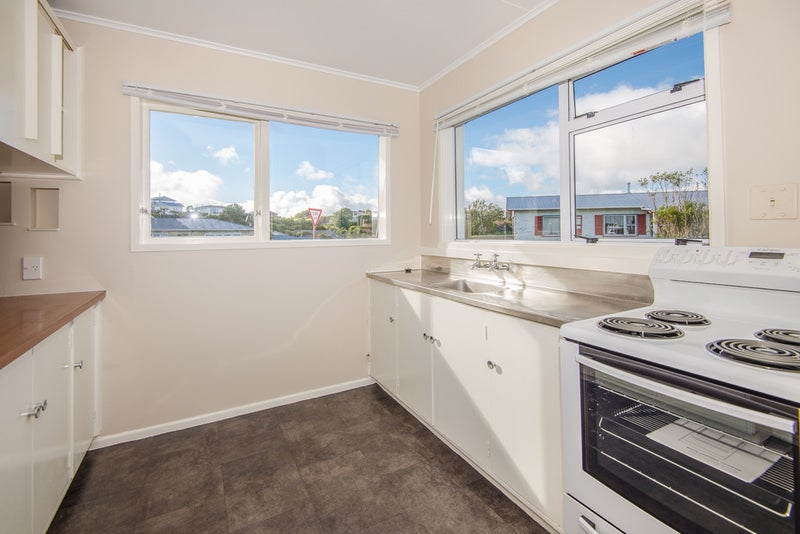 2/4 Cypress Drive, Maungaraki, Lower Hutt - Carousel 1