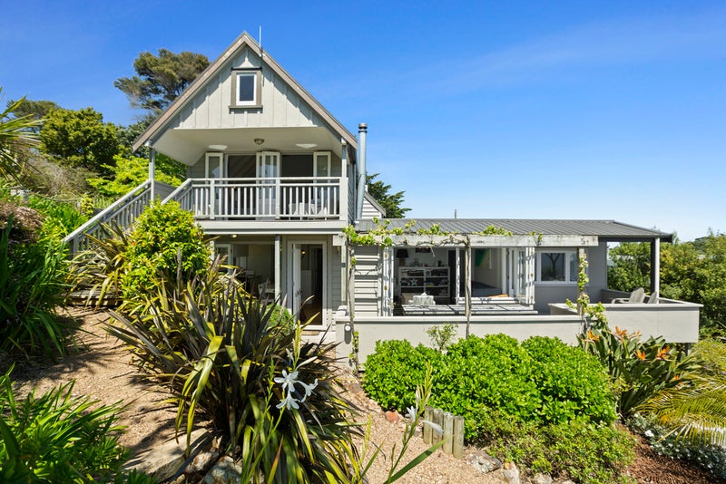 78 Queens Drive, Oneroa, Waiheke Island - Carousel 2