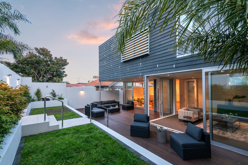 33 Luplau Crescent, Cockle Bay, Auckland - Carousel 1