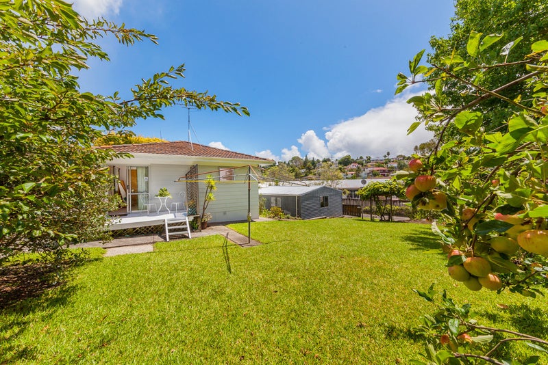 15 Garton Drive, Massey, Auckland - Carousel 26