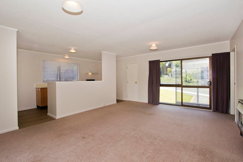 2/36 Timaru Grove, Kelson, Lower Hutt - Carousel 2