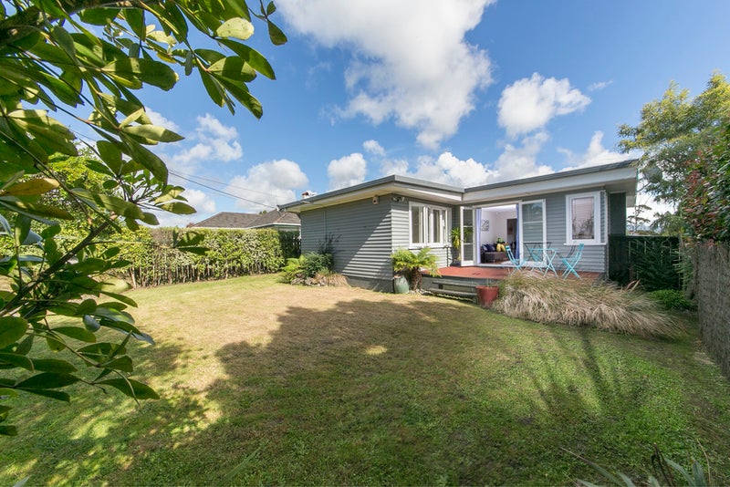 21 Captain Scott Road, Glen Eden, Auckland - Carousel 1
