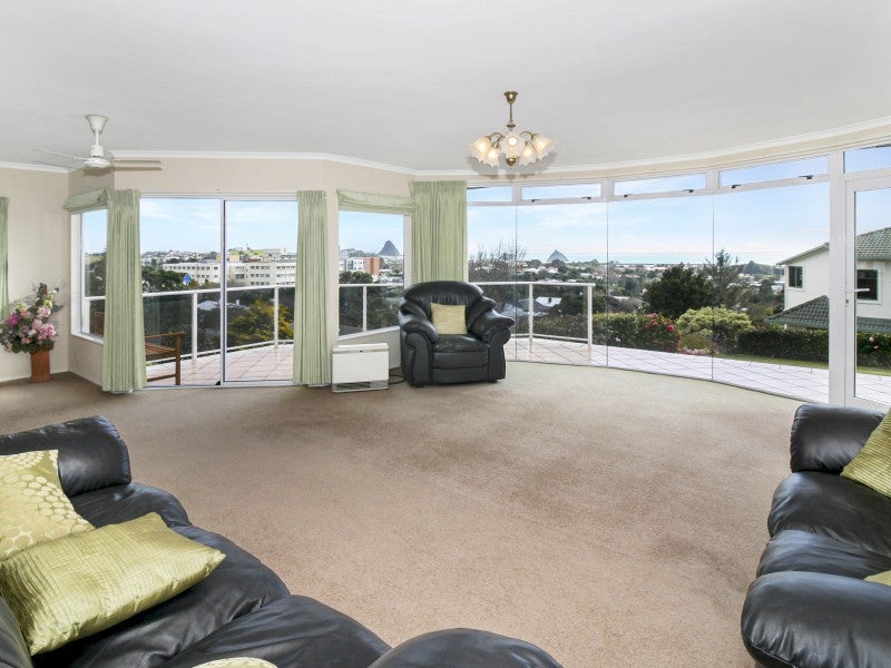 16D Burns Street, Westown, New Plymouth - Carousel 2