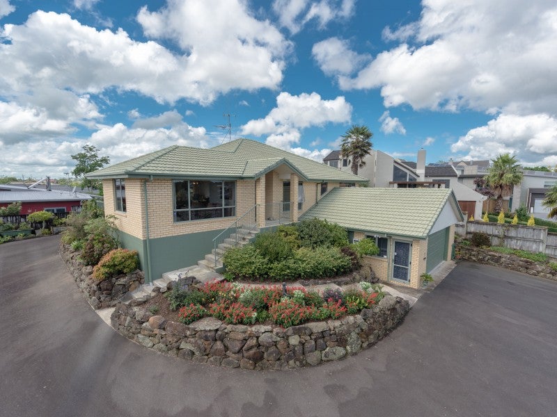 7 Highgate, Rototuna, Hamilton - Carousel 1