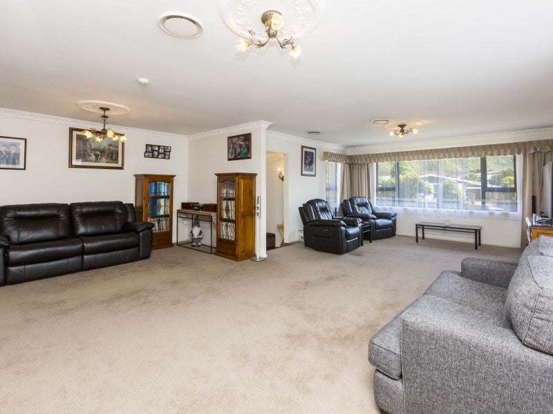 36 Brightwater Crescent, Totara Park, Upper Hutt - Carousel 2