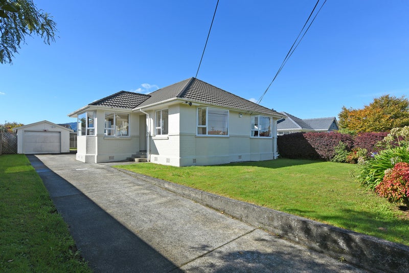 17 Fraser Crescent, Elderslea, Upper Hutt - Carousel 1