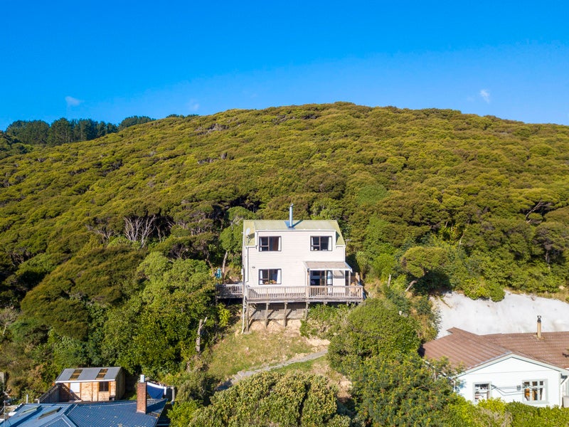 50 Cluny Road, Plimmerton, Porirua - Carousel 15