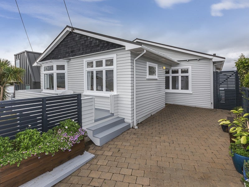 56 Nevay Road, Karaka Bays, Wellington - Carousel 2