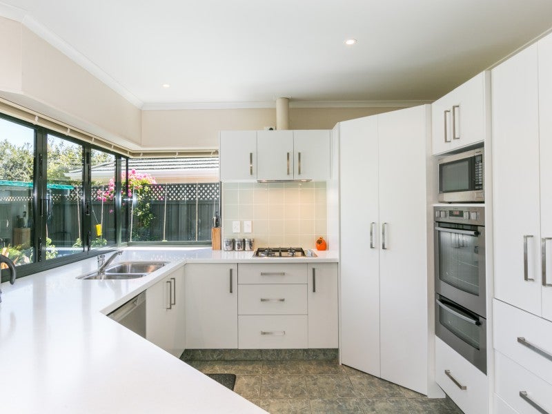 27 Kensington Drive, Taradale, Napier - Carousel 2