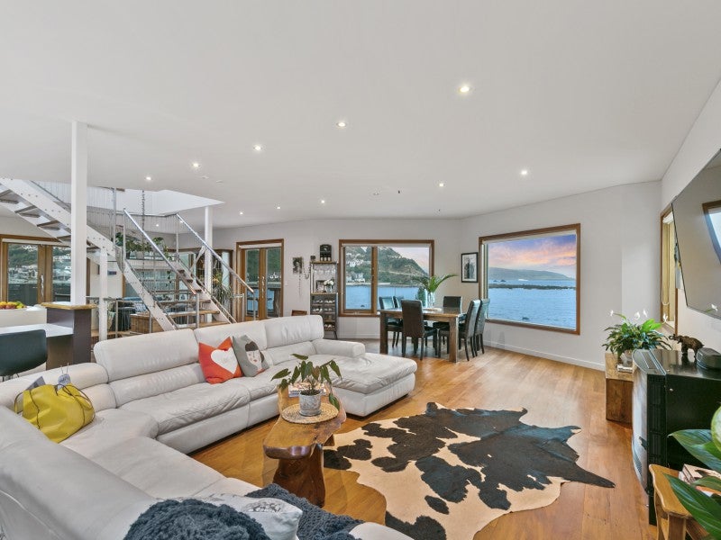 110 Owhiro Bay Parade, Owhiro Bay, Wellington - Carousel 2