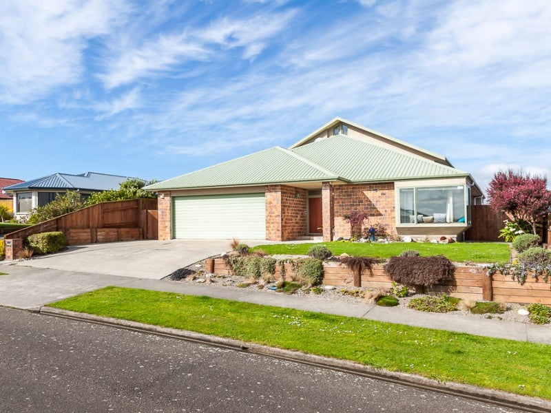 32 Logan Way, Kelvin Grove, Palmerston North - Carousel 1