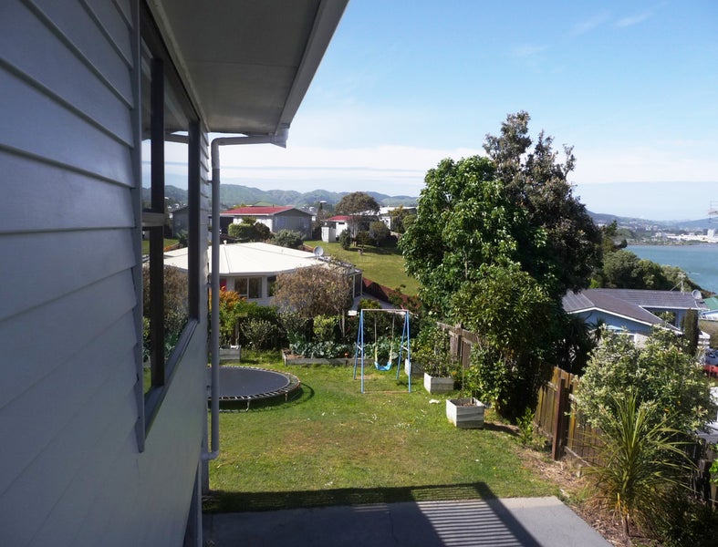 8 Inlet View, Titahi Bay, Porirua - Carousel 2