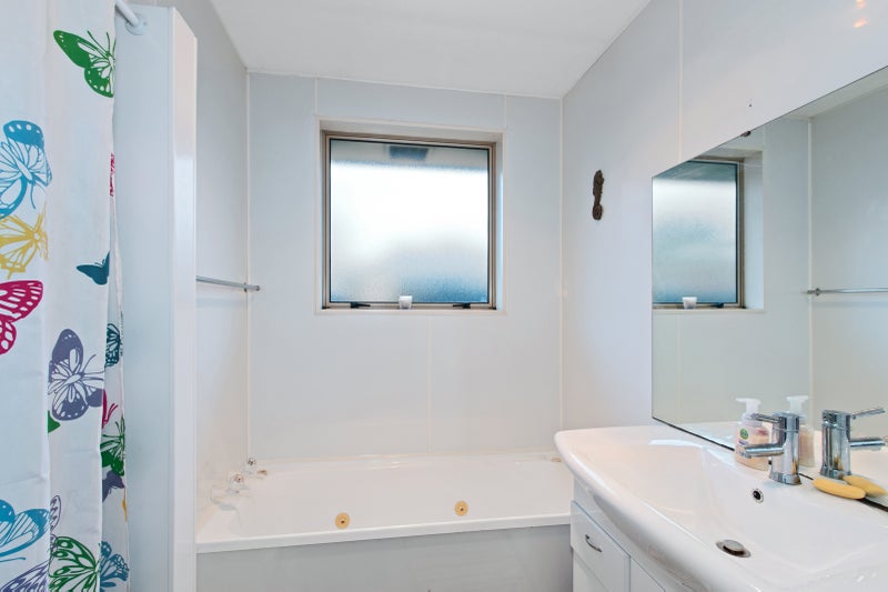 1 Skerten Avenue, Hornby South, Christchurch - Carousel 10