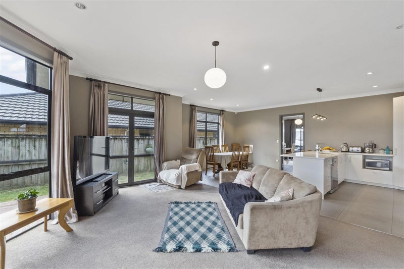 14 Thistlewood Avenue, Hamilton East, Hamilton - Carousel 2