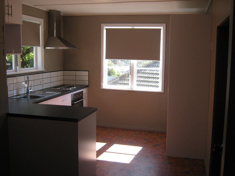 16 Hill Grove, Naenae, Lower Hutt - Carousel 2