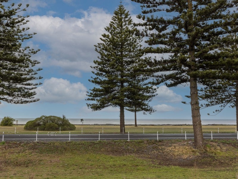 82 Te Awa Avenue, Te Awa, Napier - Carousel 1
