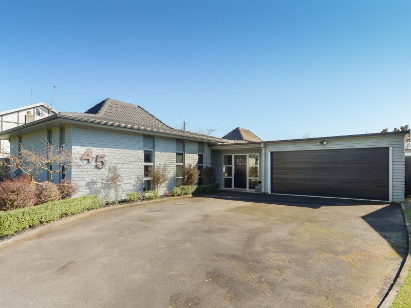 45 Chedworth Avenue, Chedworth, Hamilton - Carousel 1