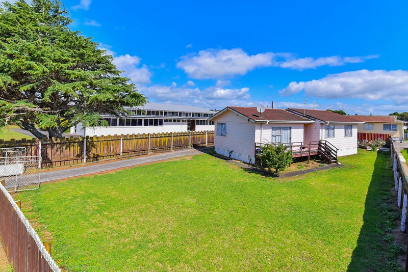 127 Flat Bush Road, Clover Park, Auckland - Carousel 1