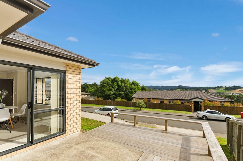65 Tiriwa Drive, Massey, Auckland - Carousel 2
