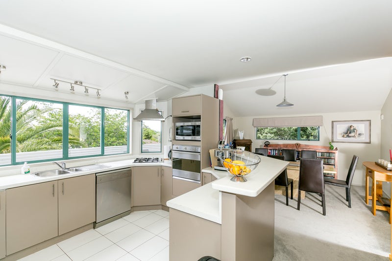 18 Nikau Place, Pukete, Hamilton - Carousel 2