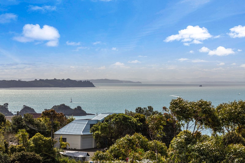 34 Hauraki Road, Oneroa, Waiheke Island - Carousel 2