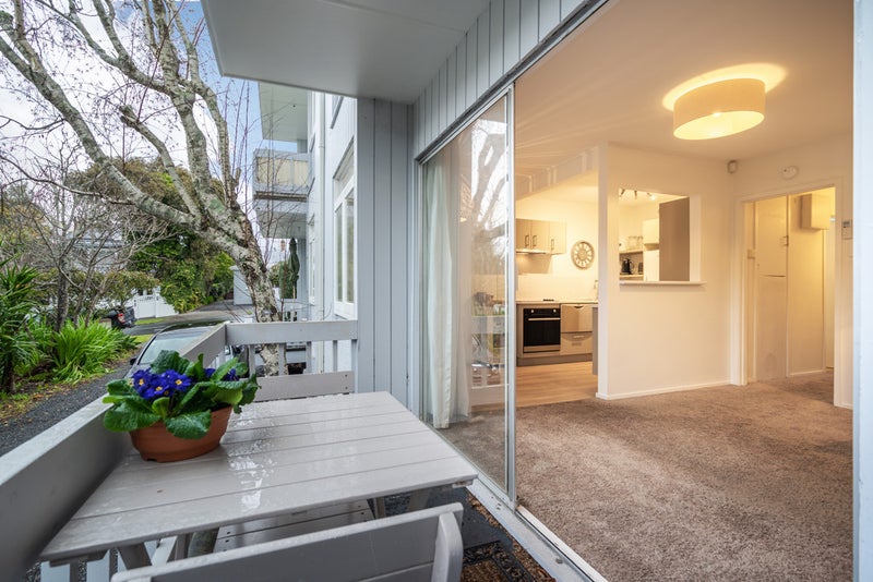 2/2 Cowie Street, Newmarket, Auckland - Carousel 2