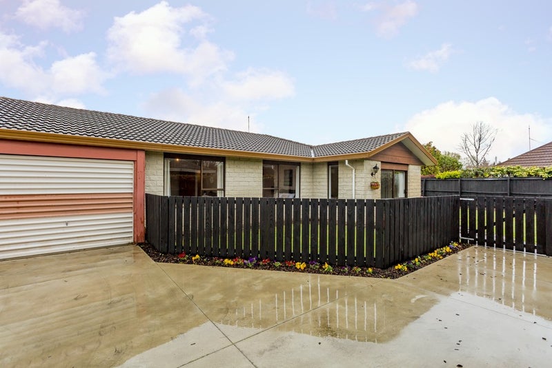 2/21 Montclare Avenue, Ilam, Christchurch - Carousel 1