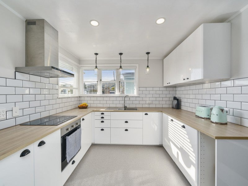 47 Handyside Street, Tawa, Wellington - Carousel 2