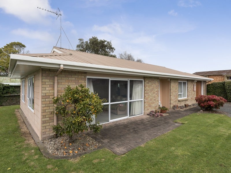 55B Pine Avenue, Melville, Hamilton - Carousel 1