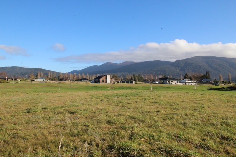 22 Vancouver Place, Te Anau, Te Anau - Carousel 1