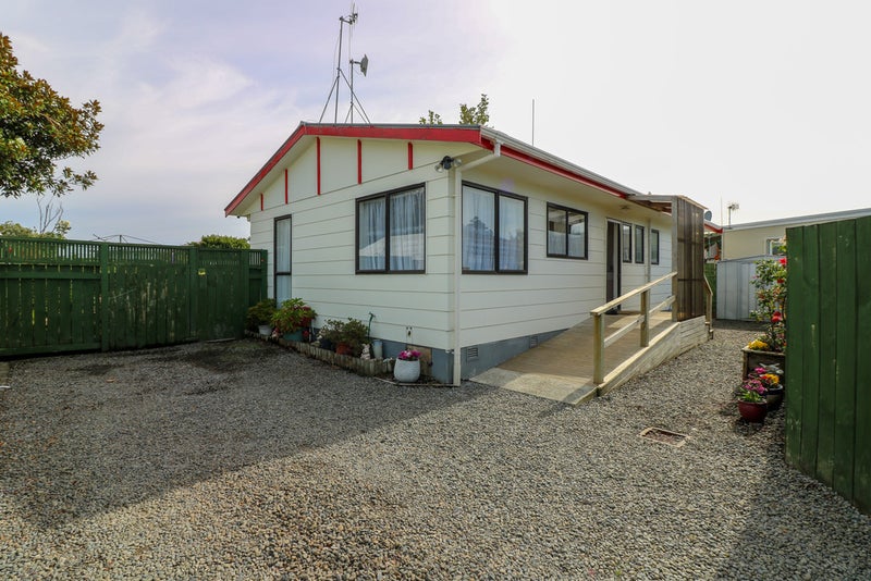 53 Benmore Avenue, Cloverlea, Palmerston North - Carousel 2