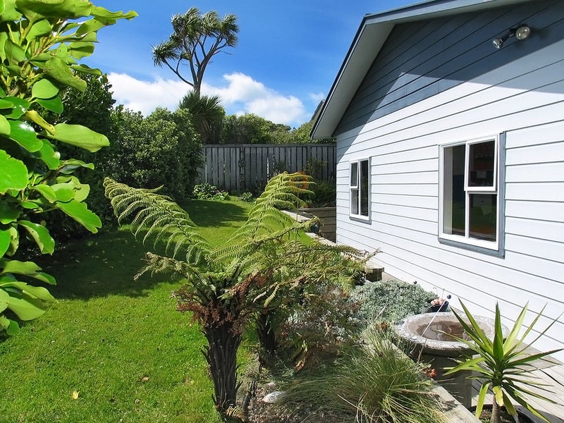 17 Pelorous Street, Paparangi, Wellington - Carousel 2