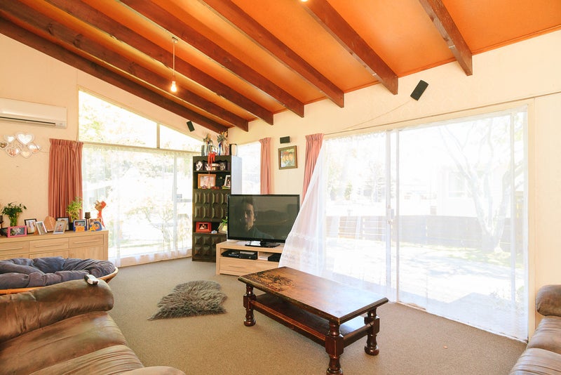 21 California Drive, Totara Park, Upper Hutt - Carousel 2