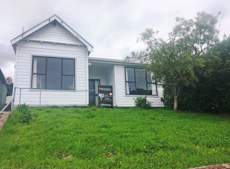 172 South Road, Caversham, Dunedin - Carousel 1