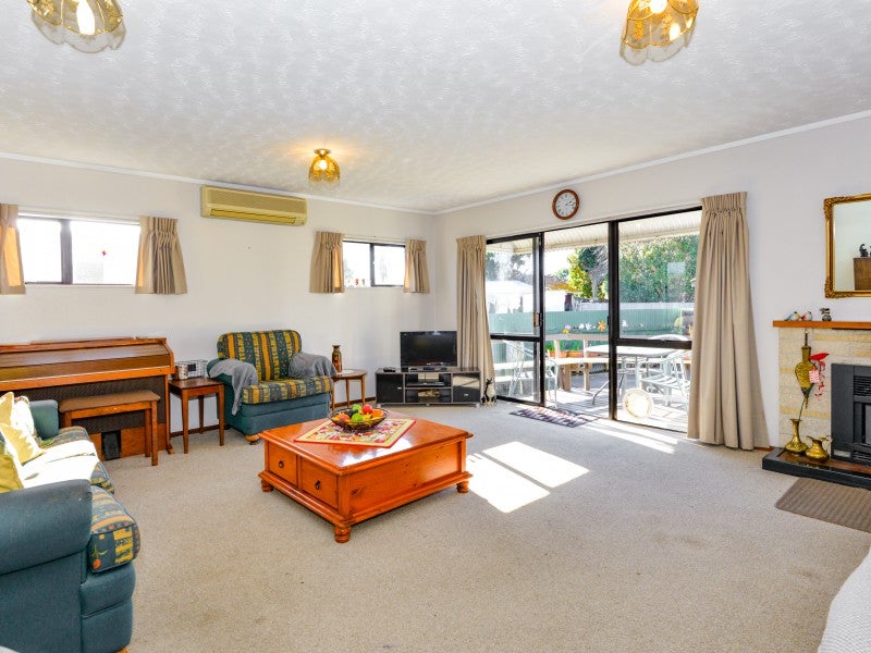 218 Tudor Avenue, Mayfair, Hastings - Carousel 2