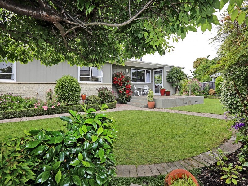 229A Kenilworth Road, Mayfair, Hastings - Carousel 1