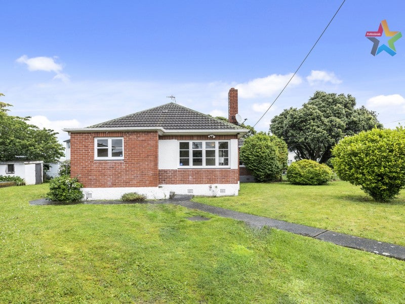 70 Hall Crescent, Epuni, Lower Hutt - Carousel 1