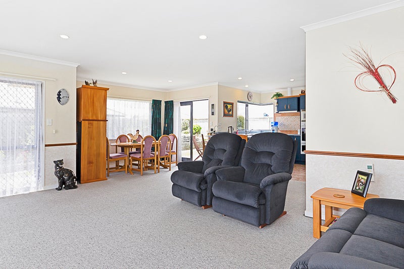 98 Rhodes Drive, Kelvin Grove, Palmerston North - Carousel 2