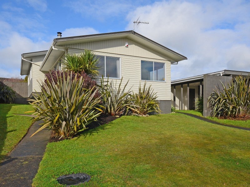 8 Blueberry Grove, Timberlea, Upper Hutt - Carousel 1