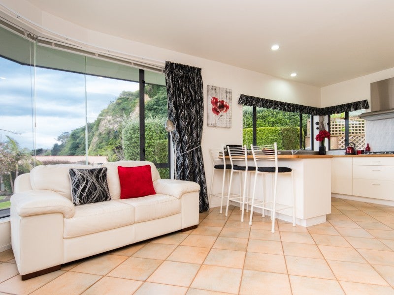 5 Amner Place, Bluff Hill, Napier - Carousel 2