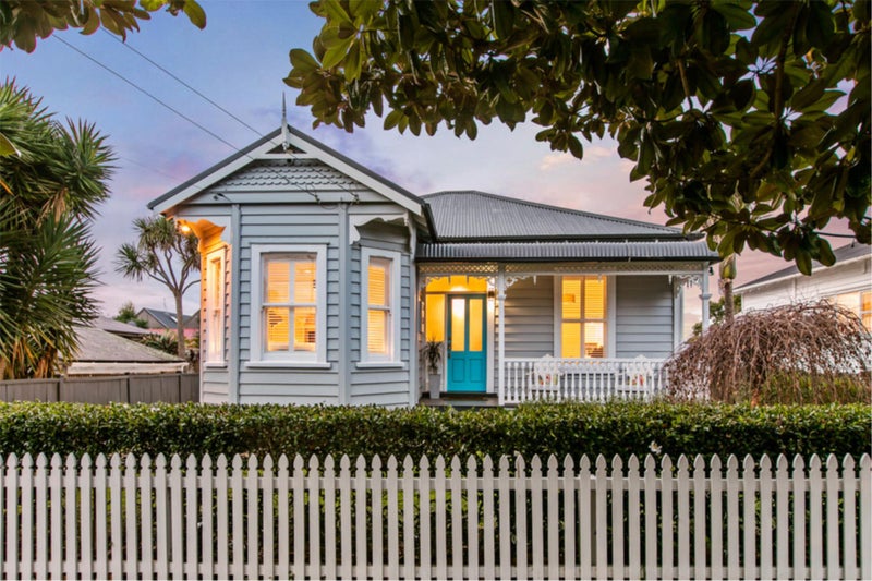 14 Jason Avenue, Sandringham, Auckland - Carousel 1