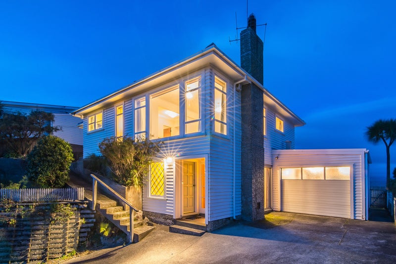 160 Nevay Road, Karaka Bays, Wellington - Carousel 1